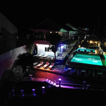 Pescadores Suites Moalboal Bagian luar foto
