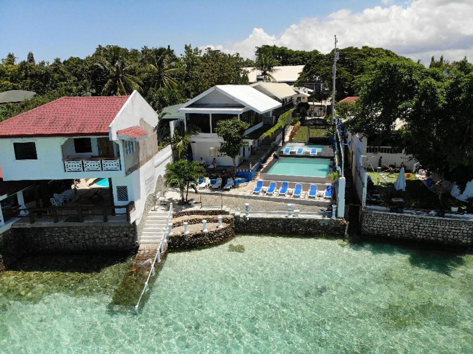 Pescadores Suites Moalboal Bagian luar foto