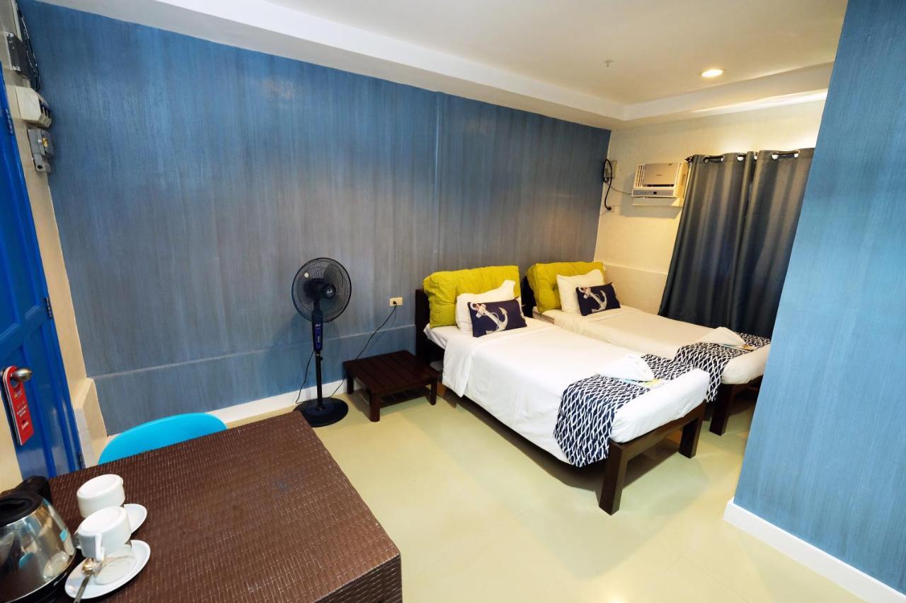 Pescadores Suites Moalboal Bagian luar foto