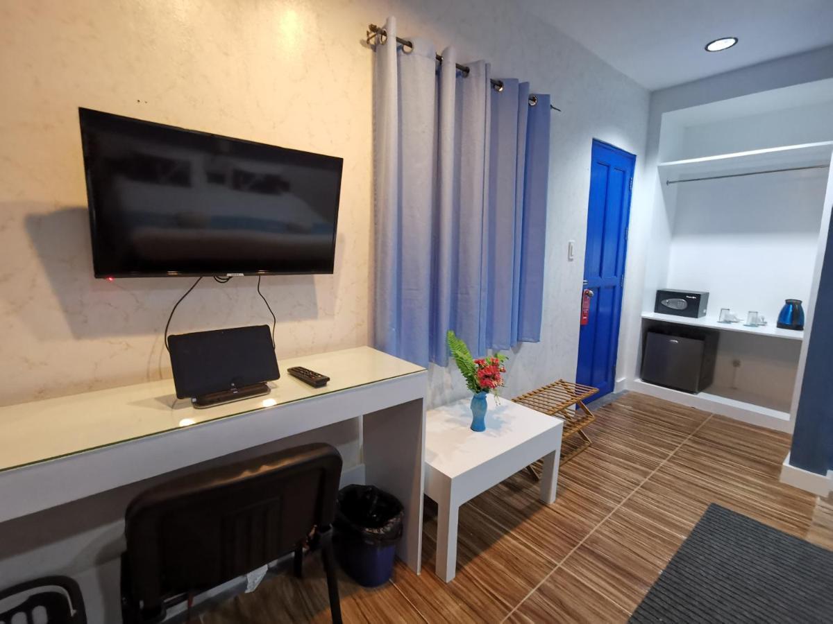 Pescadores Suites Moalboal Bagian luar foto
