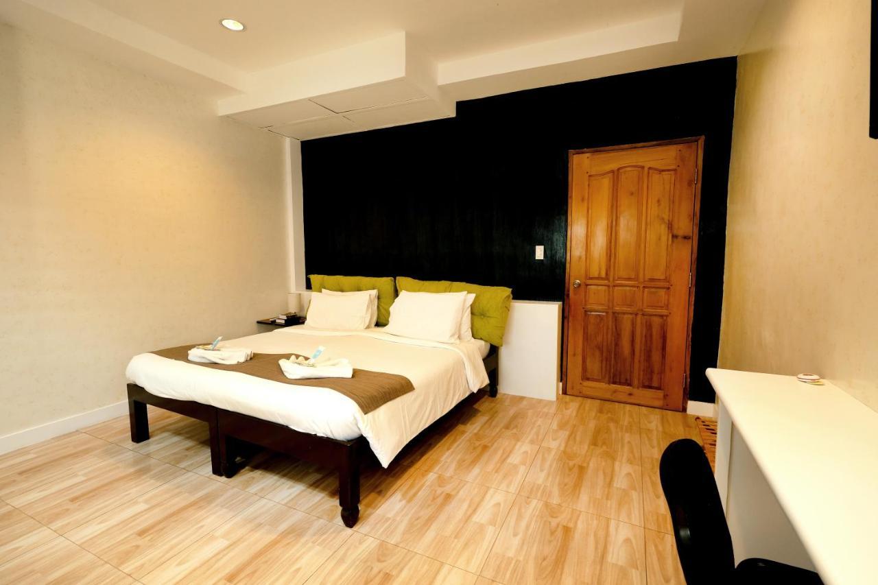 Pescadores Suites Moalboal Bagian luar foto