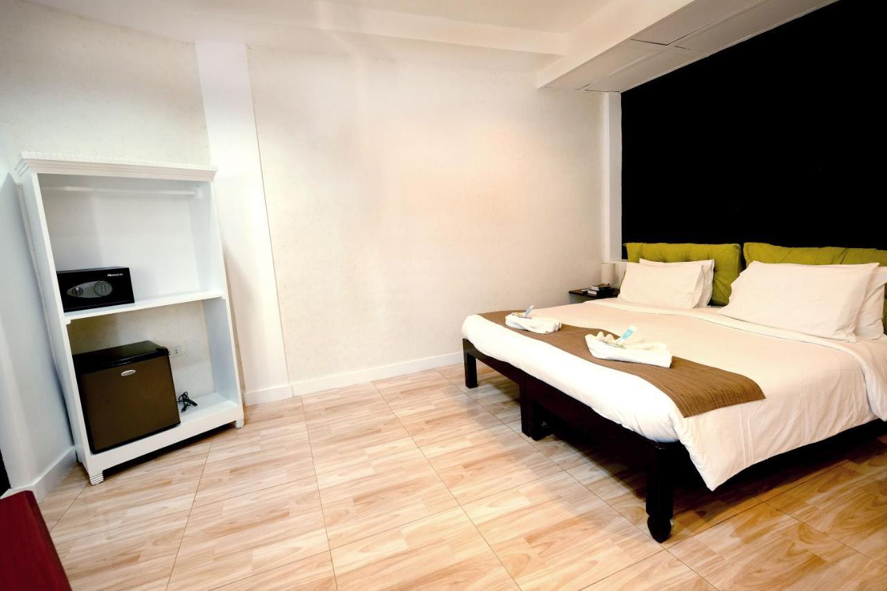 Pescadores Suites Moalboal Bagian luar foto