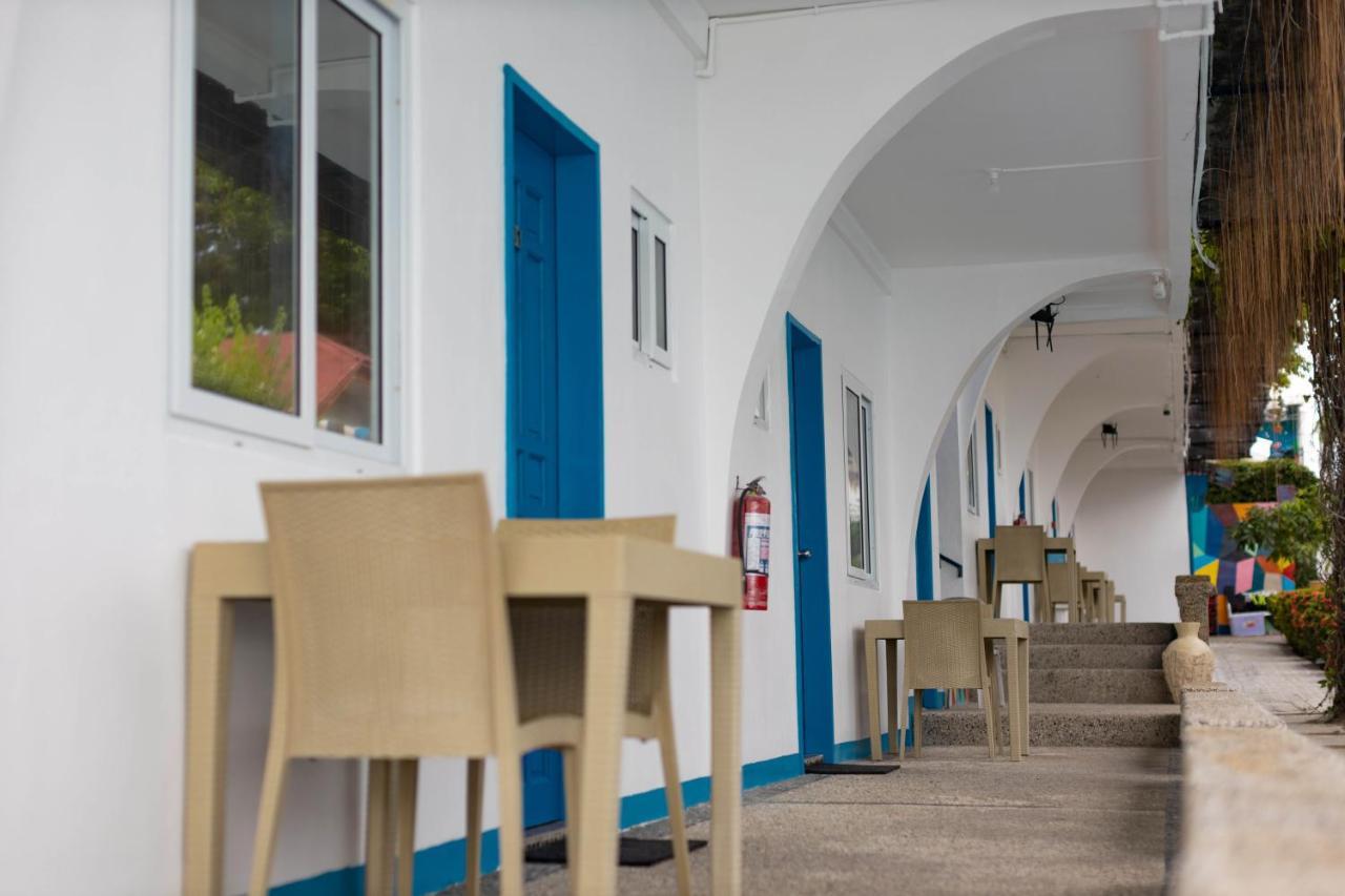 Pescadores Suites Moalboal Bagian luar foto