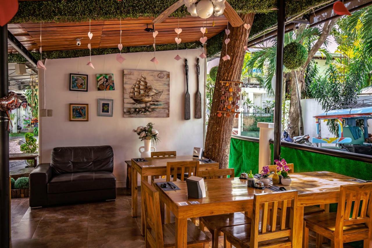 Pescadores Suites Moalboal Bagian luar foto